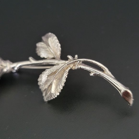 Silver Tone Womens 3D Rose Brooch Pin Leaves Thorns Signed Lee 3 in Length - Picture 6 of 8